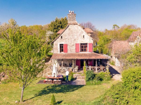  Dreamy Holiday Home in Clermont d Excideuil with Fireplace  Сен-Медар-Д'экссидёй
